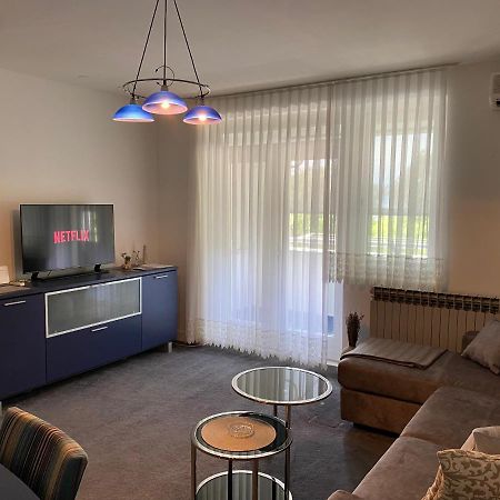Apartman Njivice Eksteriør billede