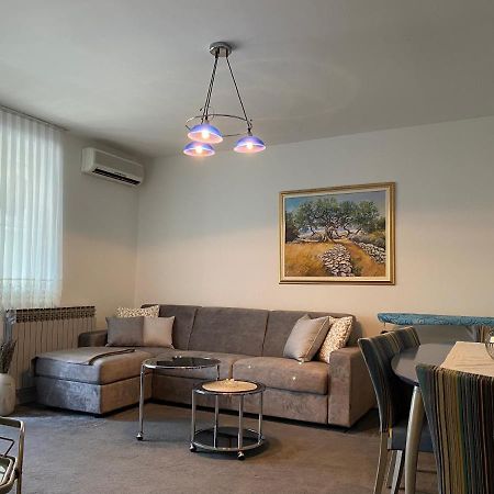 Apartman Njivice Eksteriør billede