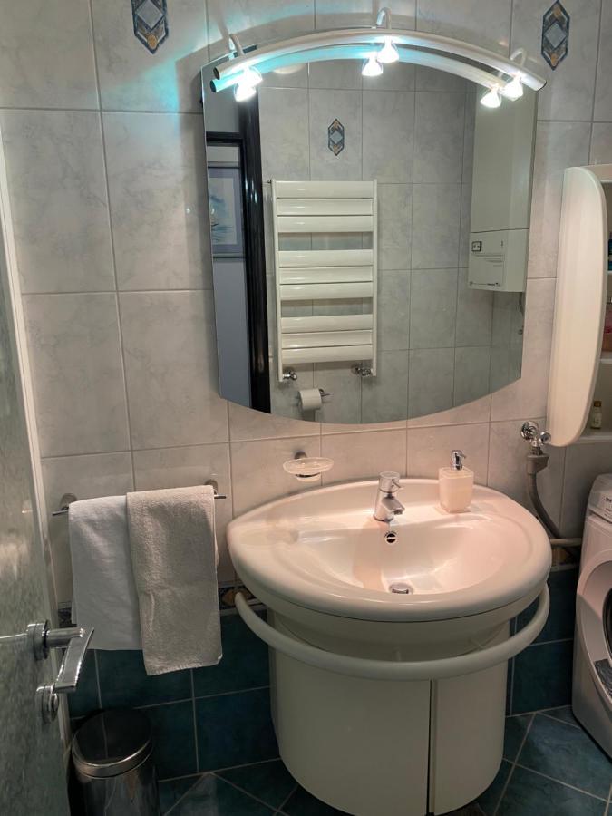 Apartman Njivice Eksteriør billede