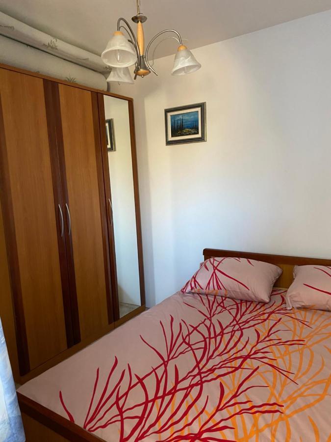 Apartman Njivice Eksteriør billede