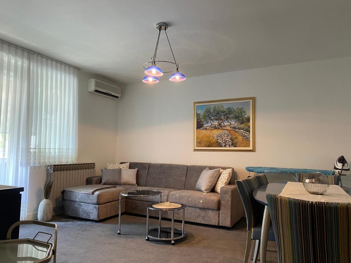 Apartman Njivice Eksteriør billede
